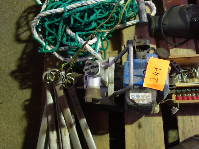 Waterpomp op benzine (na te zien) - afbeelding 2 van  2