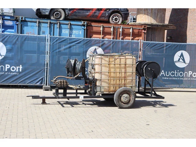 Watertank aanhangwagen - afbeelding 1 van  1