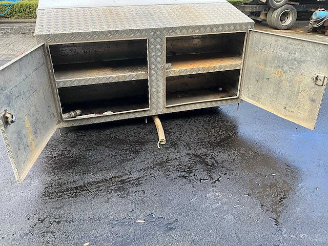 Watertankunit / watercontainer - ex waterboorinstallatie - afbeelding 6 van  10