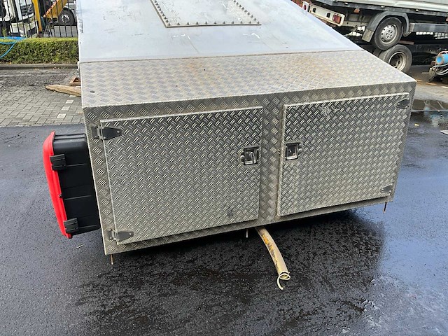 Watertankunit / watercontainer - ex waterboorinstallatie - afbeelding 8 van  10