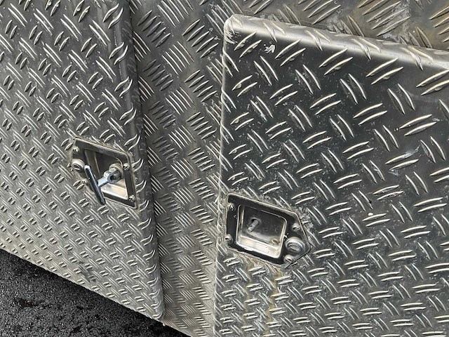 Watertankunit / watercontainer - ex waterboorinstallatie - afbeelding 9 van  10