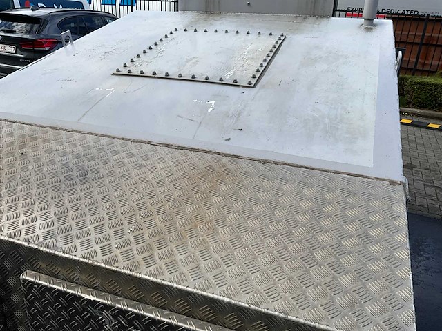 Watertankunit / watercontainer - ex waterboorinstallatie - afbeelding 10 van  10