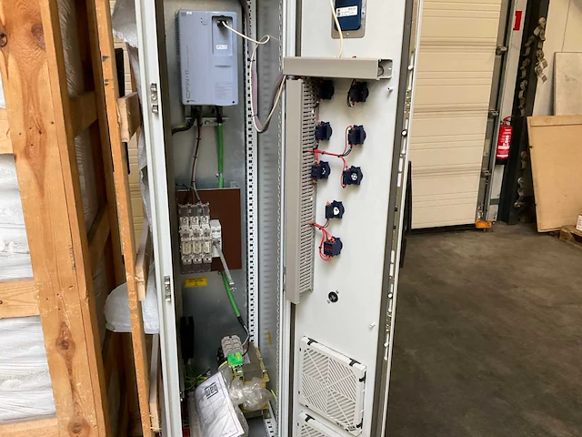 Weg eucfw110031t40fayz cfw-11 frequentieregelaar met schakelkast - afbeelding 15 van  17
