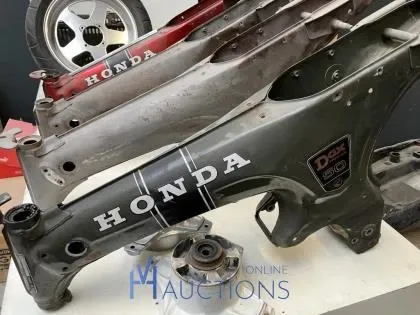 Wegens faillissement a.m classic bv - grote partij onderdelen van bromfietsen fabr. honda, handgereedschappen en garage-uitrusting te kapellen