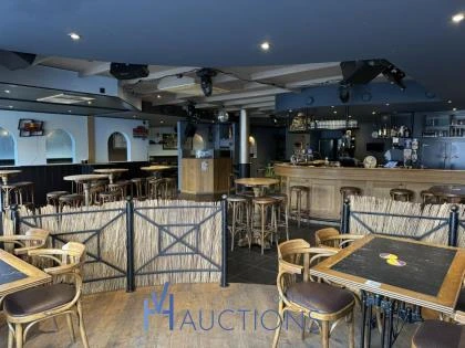Wegens faillissement b. r. - café "de patriot" met diverse tafels, stoelen, horeca uitrusting, enz te zandhoven