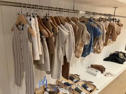 Wegens faillissement c & c bv - baby-kinderwinkel "mon bebe" met diverse installatiegoederen en voorraad te kapellen