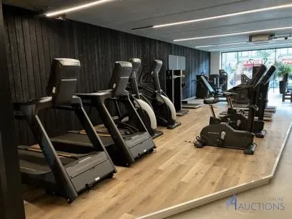 Wegens faillissement hey you vlaanderen bv- grote partij fitnessapparaten, inrichting, sportmatten, enz. te hoogstraten