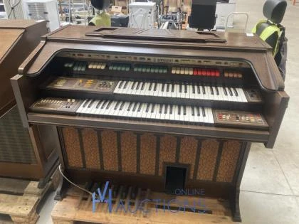 Wegens faillissement kuno bv - 3 diverse piano's te zele