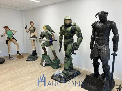 Wegens faillissement pb projects nv - diverse levensgrote merchandise beelden, replica dax game mania, ps4 20th anniversary edition, enz te berchem