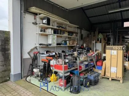 Wegens stopzetting loodgieter liekens-l bv - partij diverse handgereedschappen, voorraad en magazijn uitrusting.