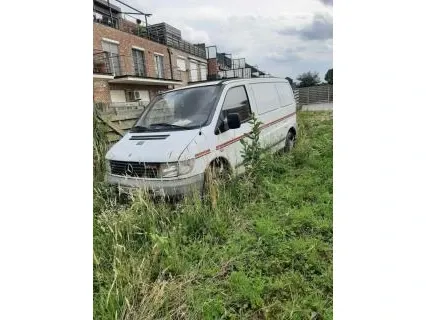 Wegens voorlopig bewind a.r- voertuig mercedes 2001 te hulshout