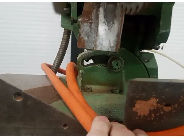 Wegoma 350 dubbel-verstek glaslattenzaag - afbeelding 4 van  9