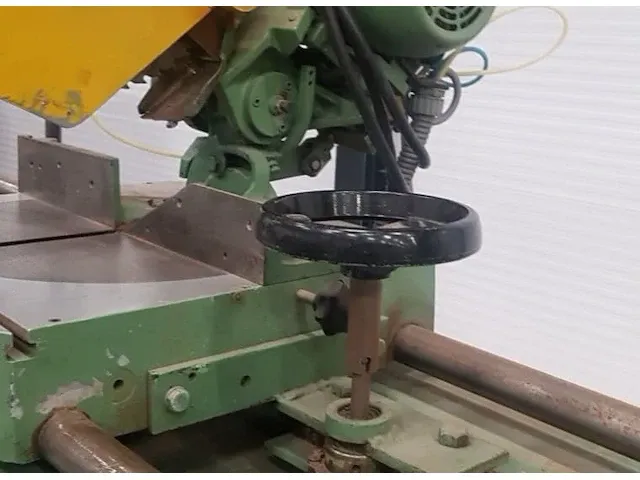 Wegoma 350 dubbel-verstek glaslattenzaag - afbeelding 6 van  9