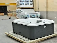 Wellness jacuzzi outdoor spa - afbeelding 1 van  2