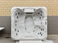 Wellness jacuzzi outdoor spa - afbeelding 2 van  2