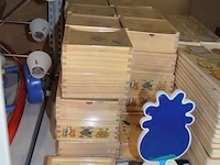 Wereldbol spelend leren, pvc schommel, 2 xxl kerstmanpoppen, k3 keyboard, 2 kinder plooistoelen, 37 houten puzzels nieuw in doos, 80 houten puzzels, ca. 60 kinderboeken, duikbril met snorkel - afbeelding 8 van  16