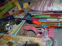 Wereldbol spelend leren, pvc schommel, 2 xxl kerstmanpoppen, k3 keyboard, 2 kinder plooistoelen, 37 houten puzzels nieuw in doos, 80 houten puzzels, ca. 60 kinderboeken, duikbril met snorkel - afbeelding 13 van  16