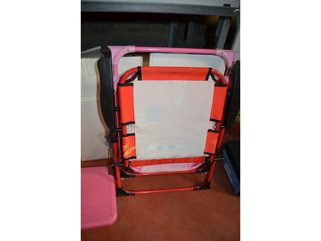Wereldbol spelend leren, pvc schommel, 2 xxl kerstmanpoppen, k3 keyboard, 2 kinder plooistoelen, 37 houten puzzels nieuw in doos, 80 houten puzzels, ca. 60 kinderboeken, duikbril met snorkel - afbeelding 15 van  16