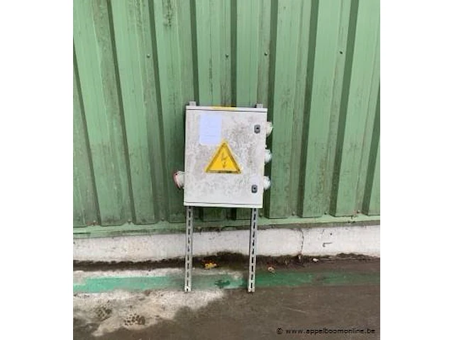 Werfkast elektriciteit, werking niet gekend afm plm 40 x 20 x 51 cm - afbeelding 3 van  5