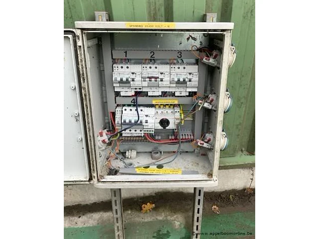 Werfkast elektriciteit, werking niet gekend afm plm 40 x 20 x 51 cm - afbeelding 4 van  5
