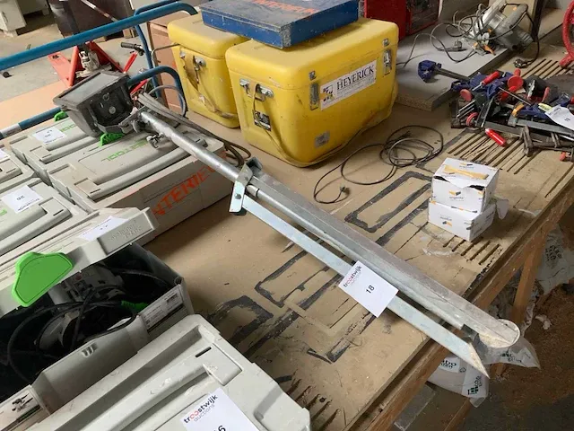 Werflamp op statief - afbeelding 1 van  2