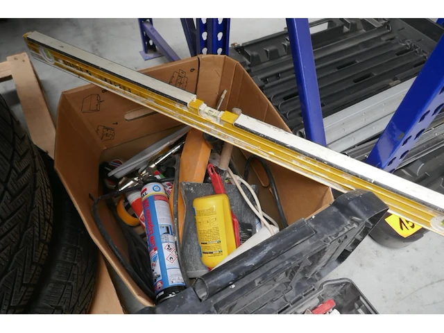 Werfradio + werkgereedschap - afbeelding 2 van  3