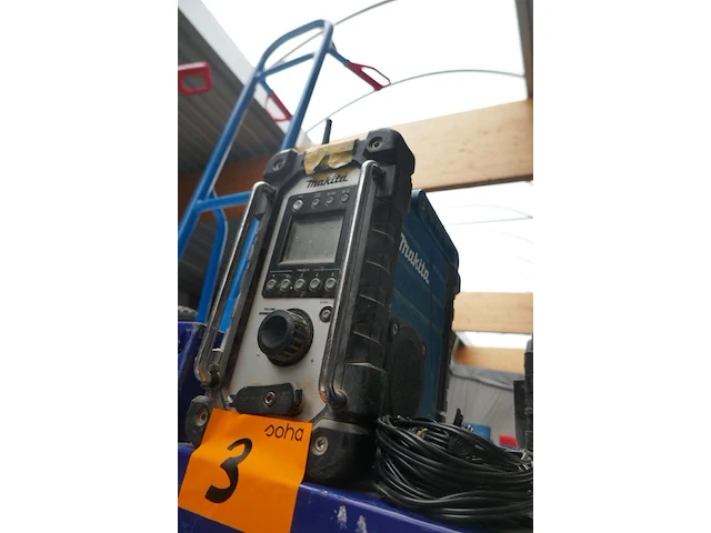 Werfradio + werkgereedschap - afbeelding 3 van  3