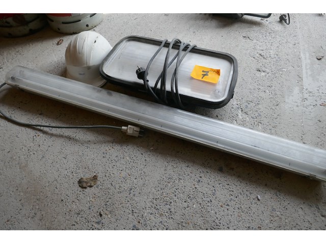 Werfverlichtingen en helm - afbeelding 1 van  3