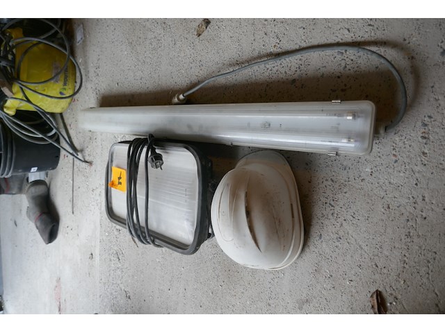 Werfverlichtingen en helm - afbeelding 2 van  3