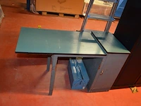 Werkbank black&decker workmate plus, 2 koffers met klein handgereedschap, alu trapladder met 4 treden, houten bureau - afbeelding 2 van  13