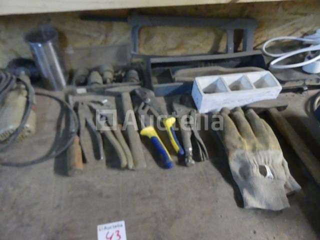 Werkbank en inhoud van de plank - afbeelding 2 van  14