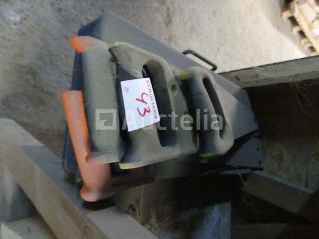 Werkbank en inhoud van de plank - afbeelding 5 van  14