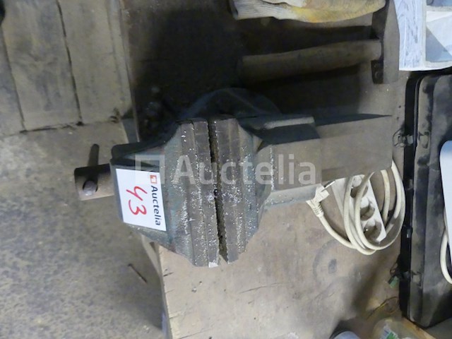 Werkbank en inhoud van de plank - afbeelding 6 van  14