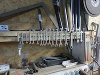 Werkbank en inhoud van de plank - afbeelding 1 van  14