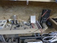 Werkbank en inhoud van de plank - afbeelding 10 van  14