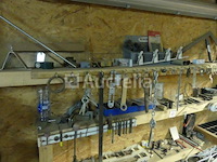 Werkbank en inhoud van de plank - afbeelding 12 van  14