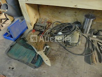 Werkbank en inhoud van de plank - afbeelding 13 van  14