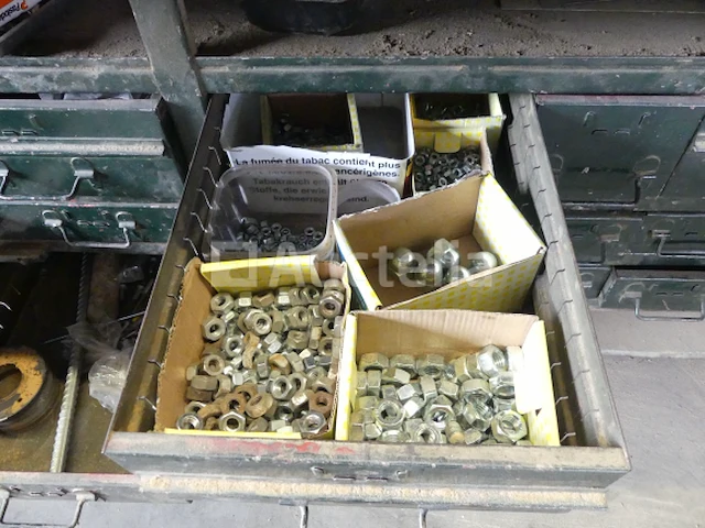 Werkbank en inhoud - afbeelding 4 van  14