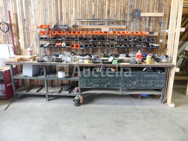 Werkbank en inhoud - afbeelding 1 van  14