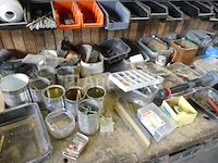 Werkbank en inhoud - afbeelding 13 van  14