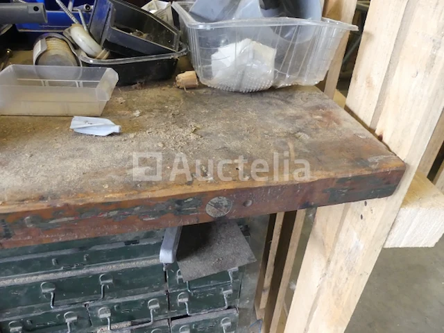 Werkbank en inhoud - afbeelding 14 van  14