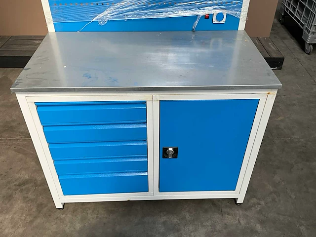 Werkbank in metaal - afbeelding 2 van  6