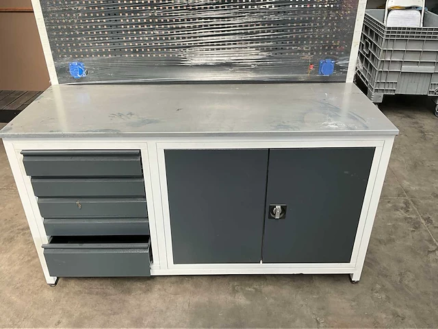 Werkbank in metaal - afbeelding 2 van  8