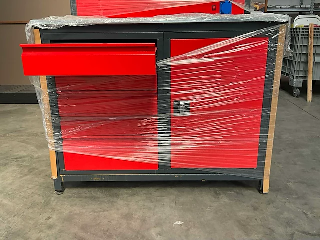 Werkbank in metaal - afbeelding 7 van  8