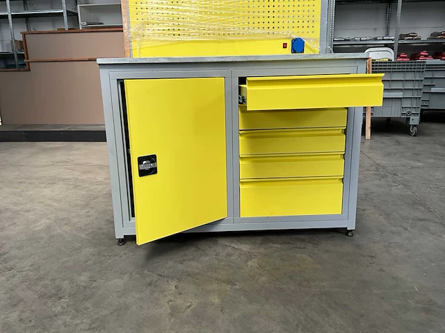 Werkbank in metaal - afbeelding 8 van  9