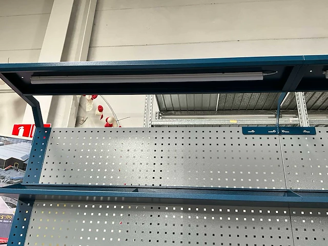 Werkbank in metaal - afbeelding 6 van  12