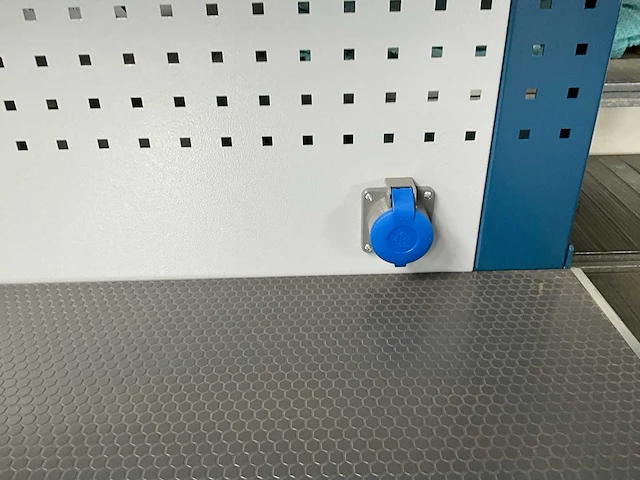 Werkbank in metaal - afbeelding 10 van  12