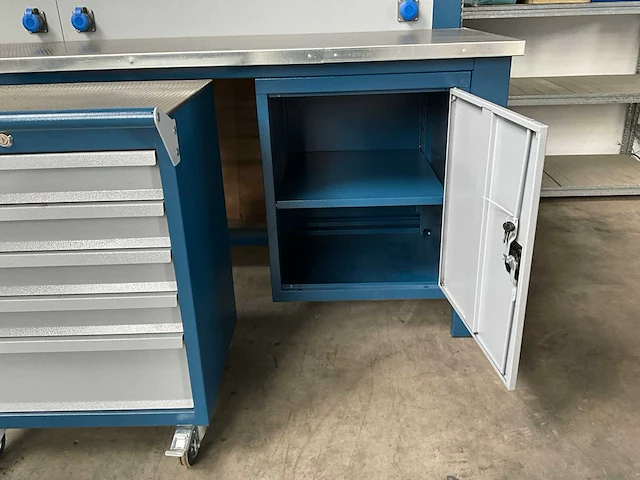 Werkbank in metaal - afbeelding 12 van  12