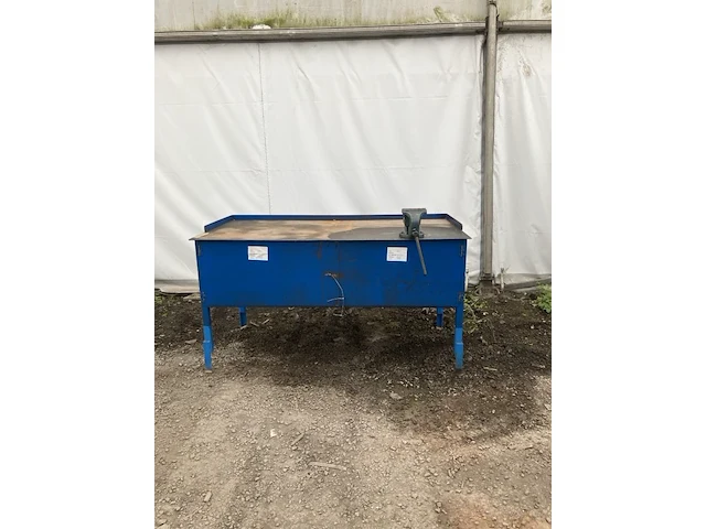 Werkbank / kast 2 meter met 2 deuren en bankschroef - afbeelding 1 van  1