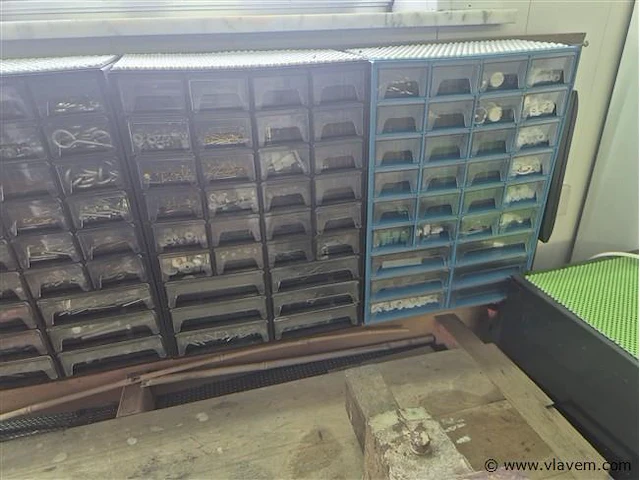 Werkbank met attributen 180x60x87cm - afbeelding 4 van  8